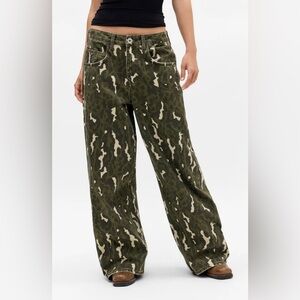 Jaya Animal Camo Jeans by Urban Outfitters - 29W